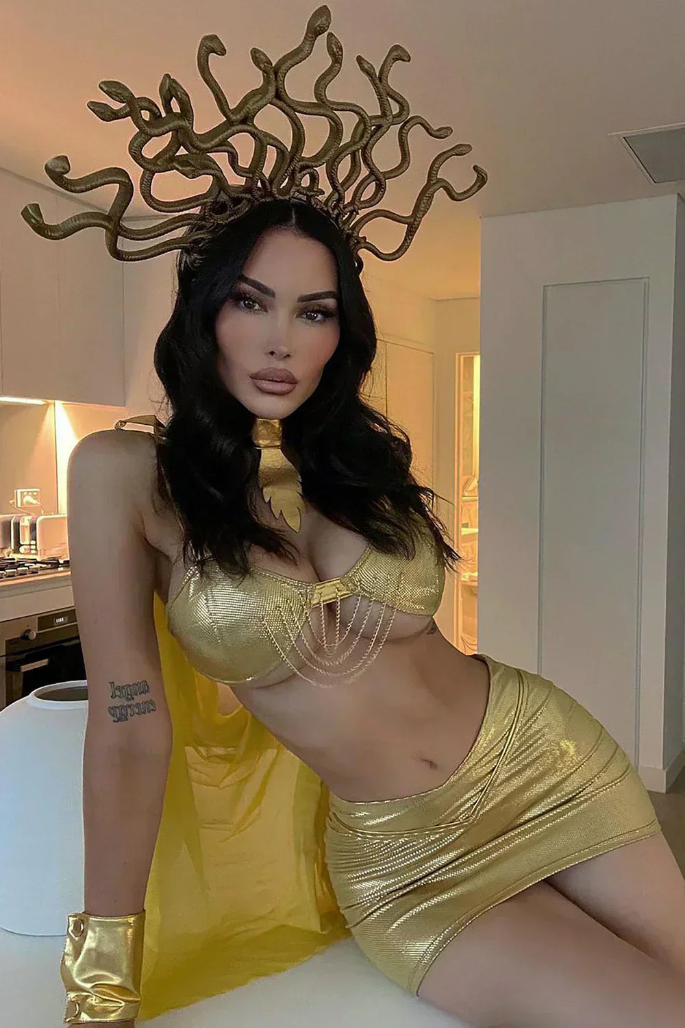 Gilded Gorgon 5-Piece Medusa Costume Set – Gold